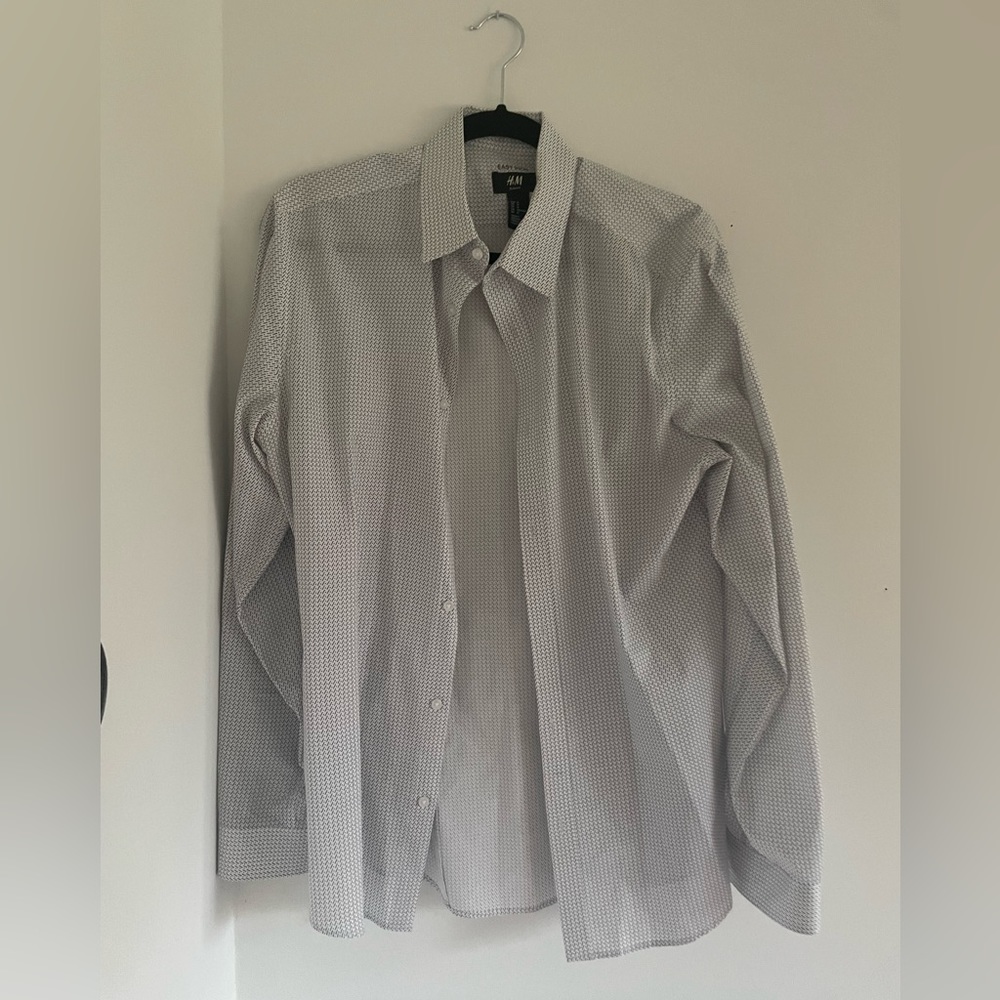 H&M Slim Fit Easy Iron Button Down‎ Size Medium